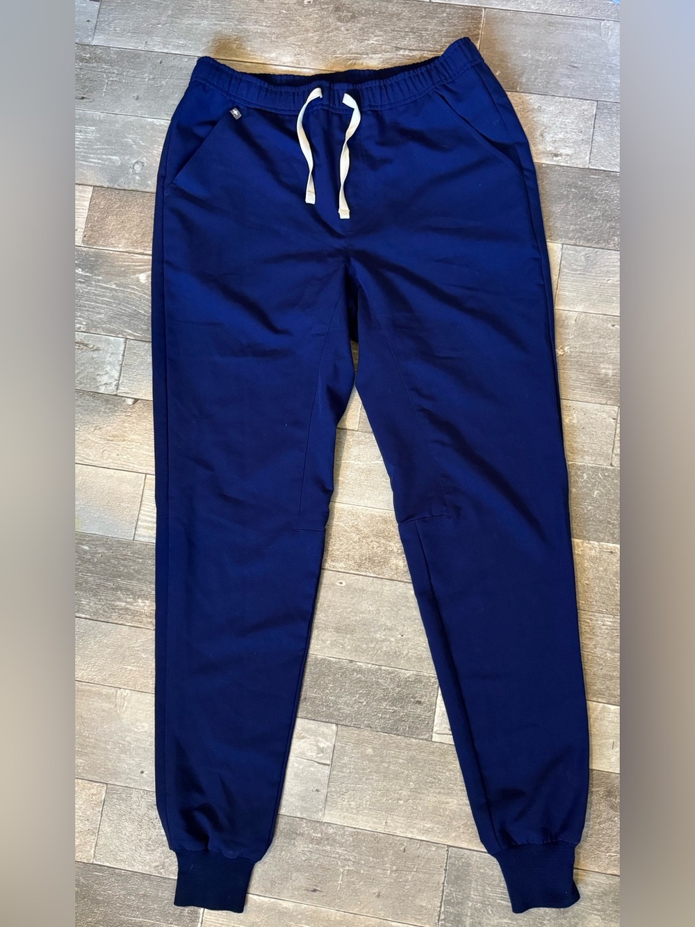 Figs Men's Navy Drawstring Jogger medical scrubs with White Cord size medium